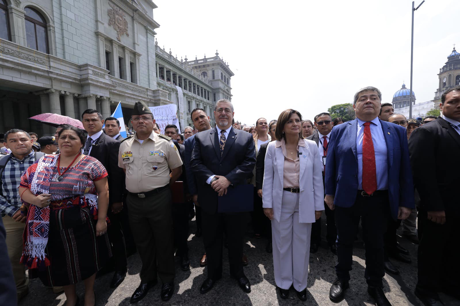 Hoy, nuestra Comisionada Presidencial Alida Vicente acompañó al señor Presidente de la República, Dr. Bernardo Arévalo, en un momento histórico para Guatemala.