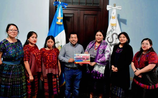 Reunión con mujeres del muninicio de Alotenango, Huehuetenango, en compañía de la Municipalidad